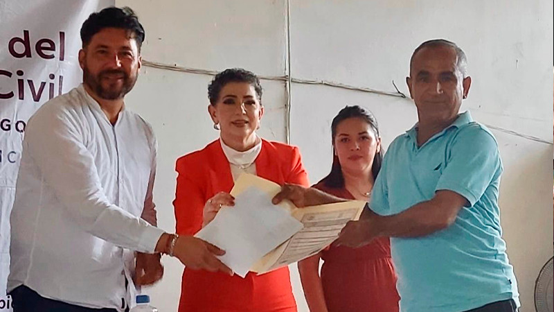 Realiza Segob matrimonios y regularización del estado civil en Tepalcatepec 