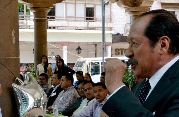 Educación pública, motor para el desarrollo del país: Víctor Manuel Manríquez - Foto 1 