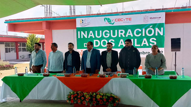 Estrenan aulas estudiantes del Cecytem plantel Maravatío 