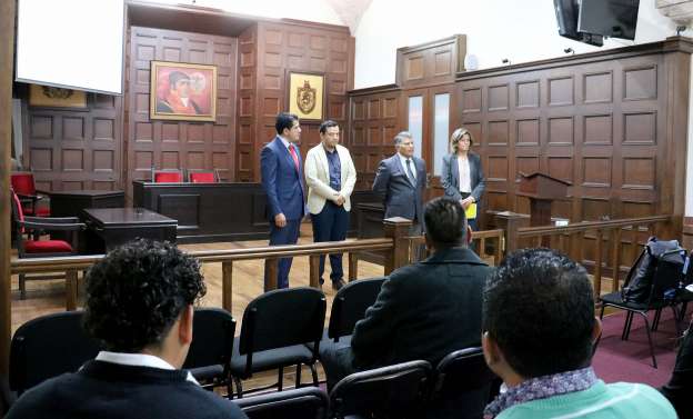 Reciben abogados de Apatzingán, capacitación sobre el Sistema Oral Acusatorio Penal 