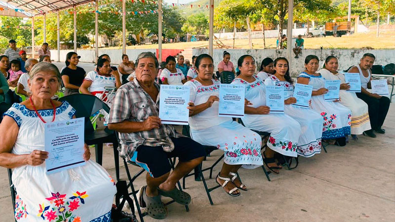Sector artesanal de la Costa de Michoacán recibe apoyos económicos 