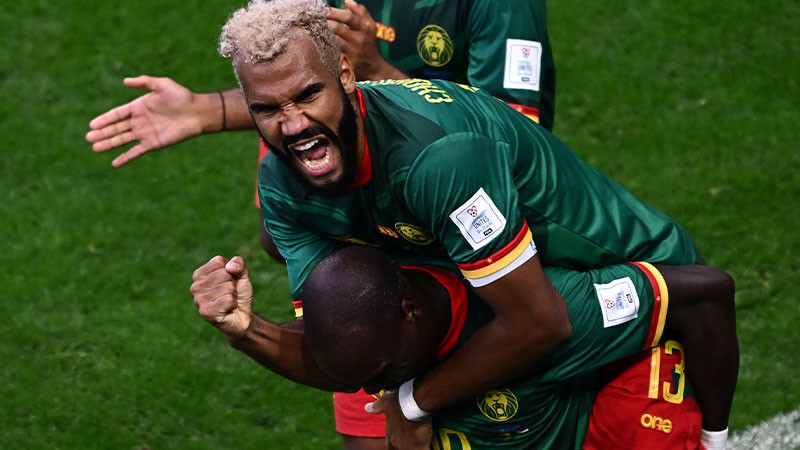 Serbia y Camerún empatan a tres goles 