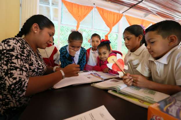 Los libros de texto y los servicios educativos no están condicionados a ningún cobro: SEE 