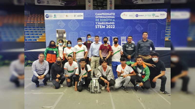 Estudiantes del Cecytem participan en Campeonato Internacional de Robótica 
