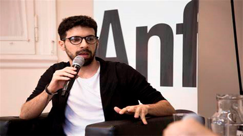 Carlos Manuel Álvarez gana el Premio Anagrama de Crónica 