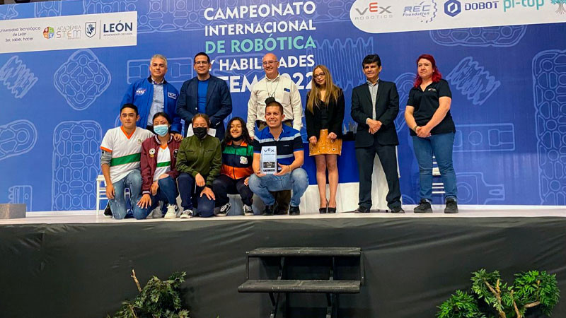 Destacan estudiantes del Cecytem en Campeonato Internacional de Robótica 