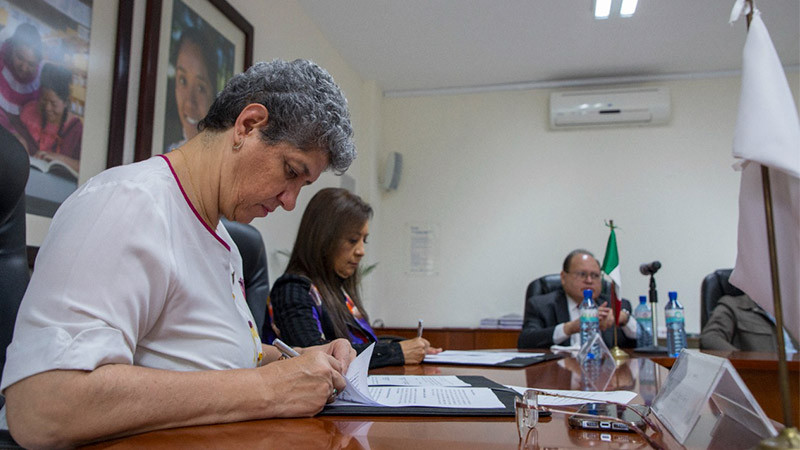 Firman UAQ y Colegio de Pediatras alianza en Beneficio de Bachilleres 