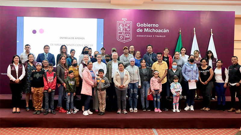 Entrega Bedolla 17 mdp en apoyos a familias cuidadoras de niñas y niños con cáncer 
