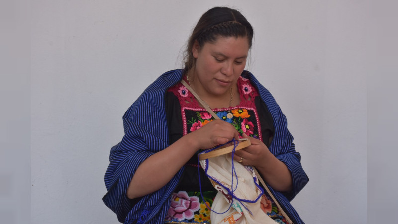 Grandes maestros: artesanas y artesanos de Michoacán se presentan en el CCC