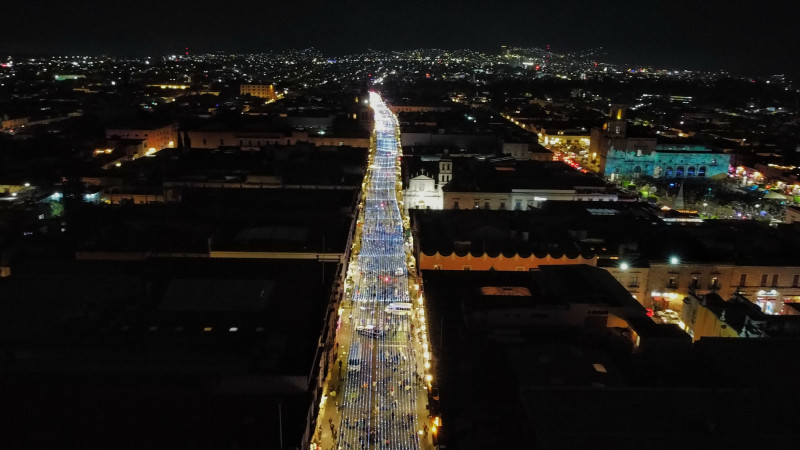 Llega la navidad a Morelia, encienden más de 820 mil luces led en la avenida Madero 
