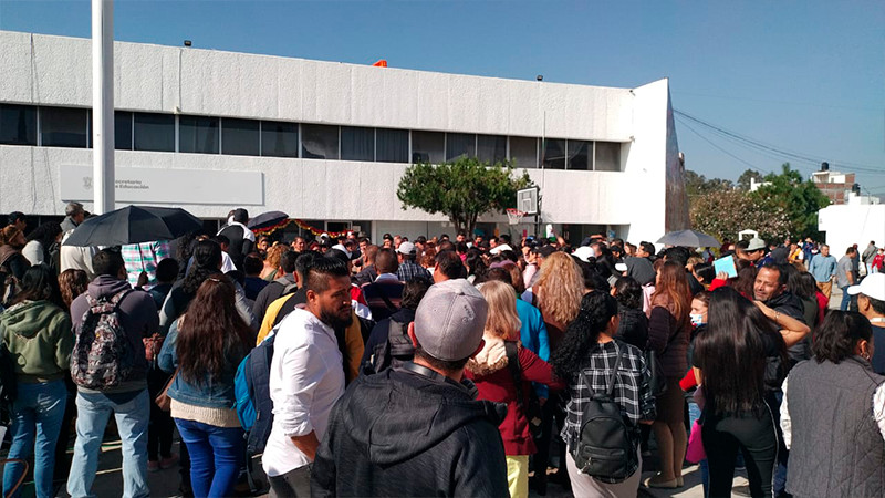 Protesta Poder de Bases en la Secretaría de Educación de Michoacán 