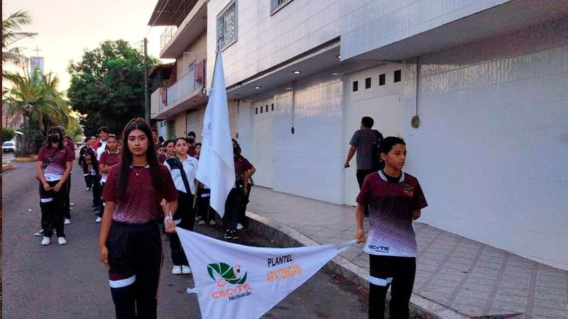 Participa Cecytem Apatzingán en Caminata por la Paz 