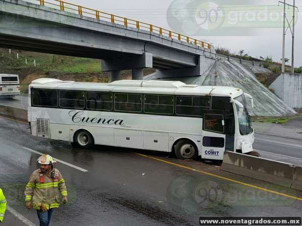Se accidenta autobús en la carretera Morelia–Salamanca; hay 16 lesionados - Foto 2 