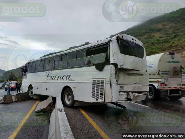 Se accidenta autobús en la carretera Morelia–Salamanca; hay 16 lesionados - Foto 3 
