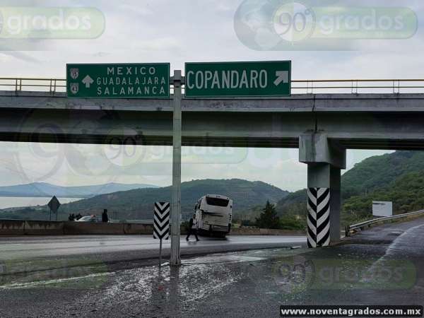 Se accidenta autobús en la carretera Morelia–Salamanca; hay 16 lesionados - Foto 4 