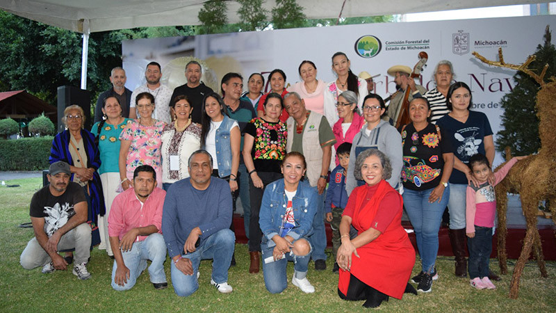 Impulsa Cofom reactivación económica de productores a través del Bazar de Árboles Navideños 