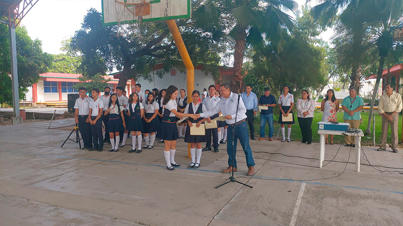 Alumnos del Cecytem Guacamayas, ganadores en concurso nacional de expresión literaria