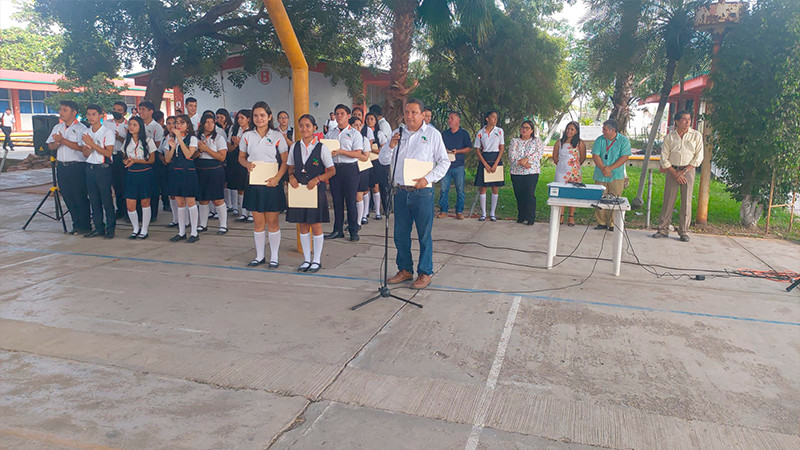 Alumnos del Cecytem Guacamayas, ganadores en concurso nacional de expresión literaria