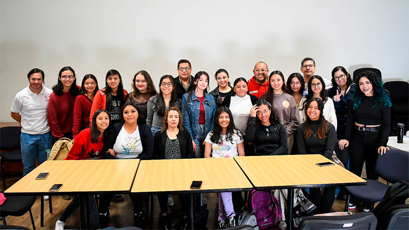 Culminan servicio social 17 pasantes de psicología 