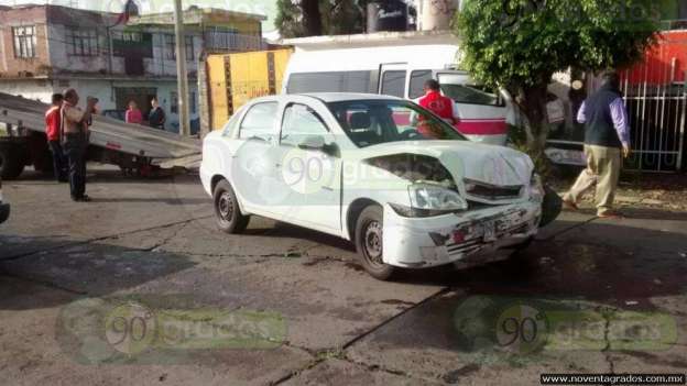 Accidente de combi en Morelia deja seis lesionados  - Foto 1 