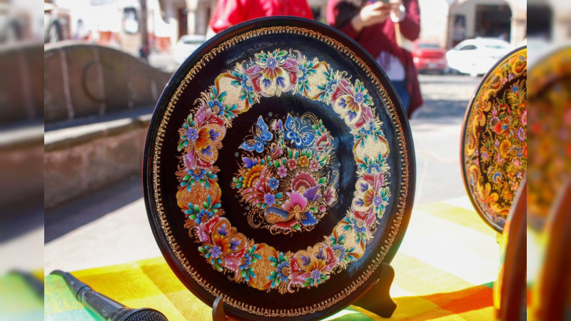 Arte y tradición presentes en Concurso de Decoración de Lacas, organizado por el Ayuntamiento de Pátzcuaro