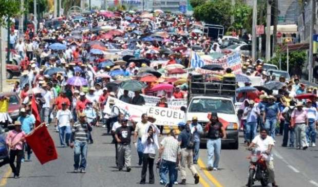 Instalan módulos de atención para el pago a maestros de la CNTE en Michoacán 