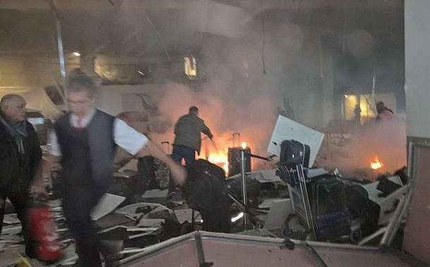 10 muertos y 40 heridos dejan atentados suicidas en aeropuerto de Estambul, Turquía - Foto 0 