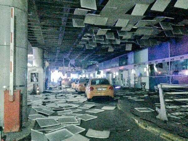 10 muertos y 40 heridos dejan atentados suicidas en aeropuerto de Estambul, Turquía - Foto 3 