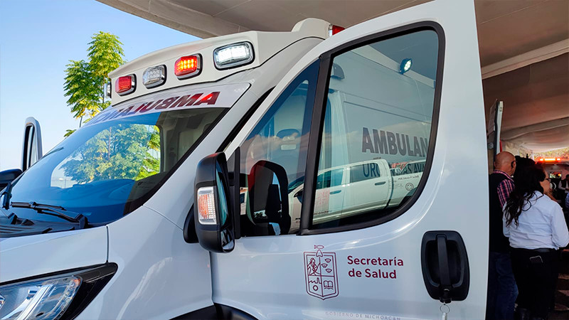 Entregan más de 20 ambulancias y vehículos al Gobierno de Michoacán