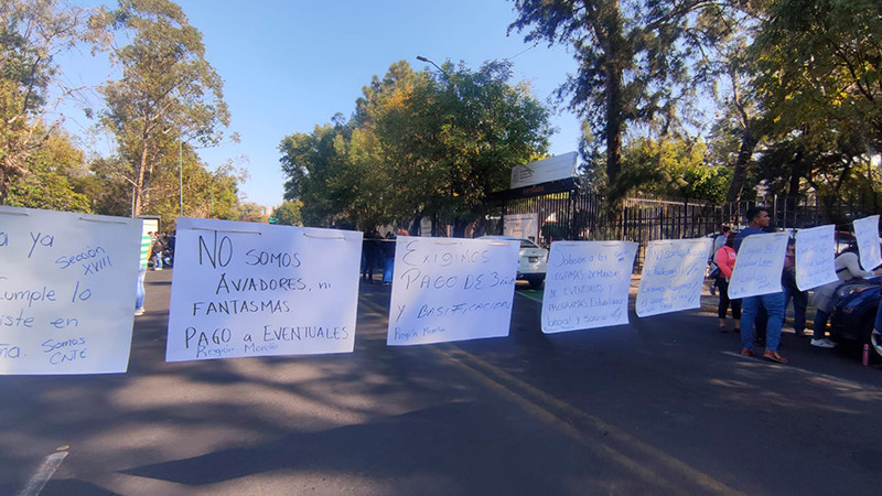 CNTE protesta por falta de pago a empleados eventuales