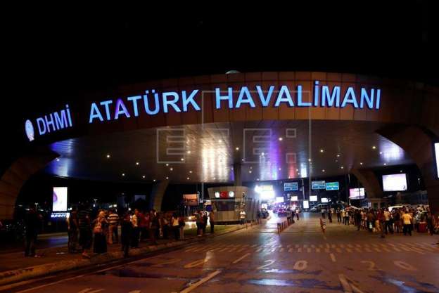 Suman 36 los muertos y 147 los heridos por explosiones en aeropuerto de Turquía - Foto 1 