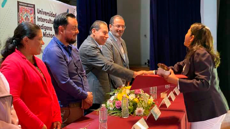 Egresan primeras generaciones en tres licenciaturas de la UIIM y segunda generación en dos maestrías