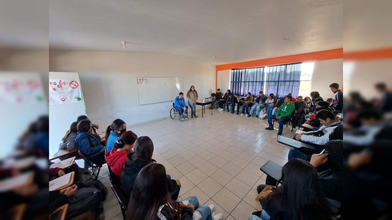 Concientizan a alumnos del Cecytem en  Sixto Verduzco, Michoacán sobre adicciones 