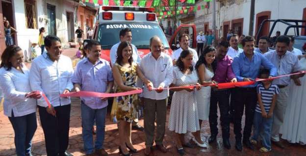 Diputada Rosy Miranda entrega ambulancia en beneficio de los habitantes de Turicato - Foto 1 