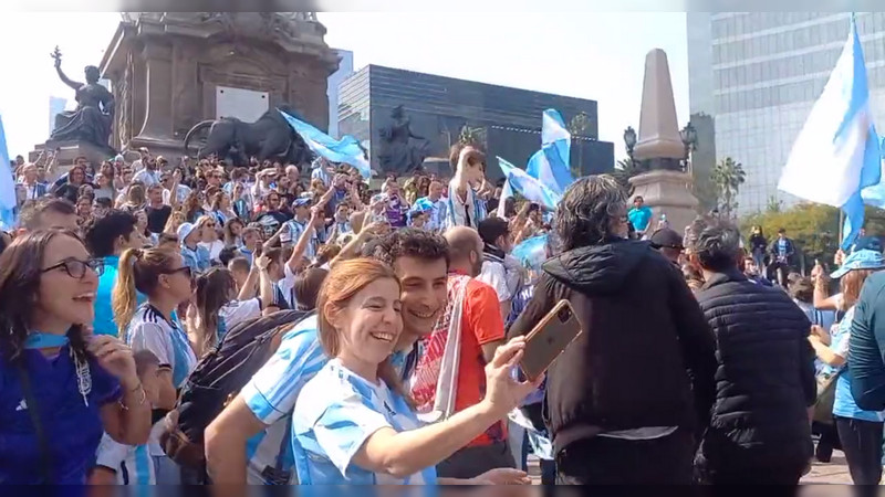 CDMX: Fans de Argentina celebran Campeonato Mundial en el Ángel de la Independencia 