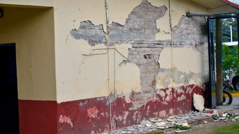 Gobierno estatal y federal atienden más de 900 escuelas afectadas por sismo