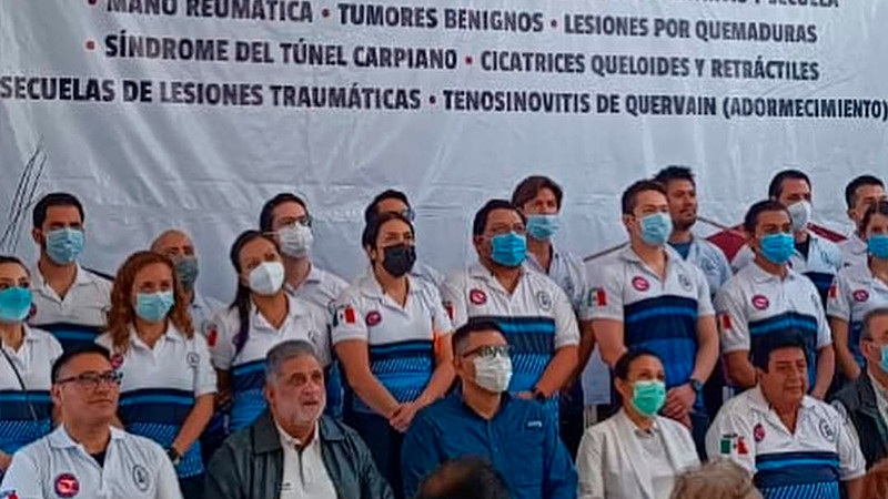 Médico uruapense participó en cirugías Gratuitas de reconstrucción de mano, en Baja California 