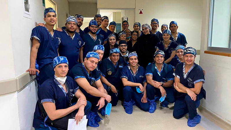 Médico uruapense participó en cirugías Gratuitas de reconstrucción de mano, en Baja California 