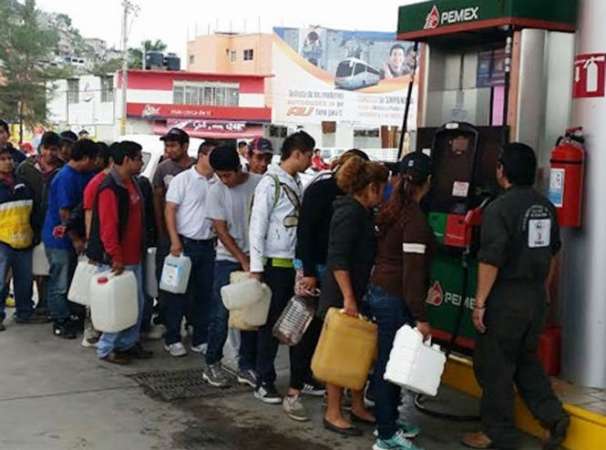 Compras de pánico, desabasto de gasolina y pérdidas millonarias por bloqueos de la CNTE en Chiapas - Foto 0 