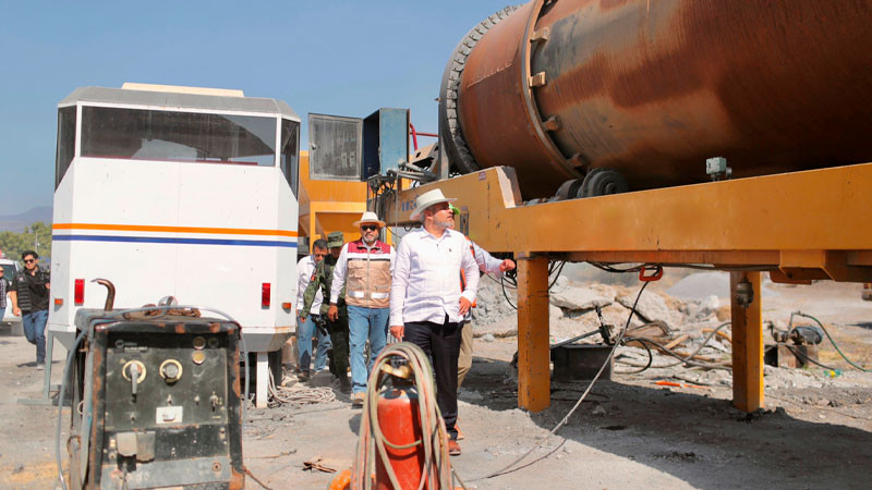 Supervisa Bedolla avances de obras carreteras en Tierra Caliente 