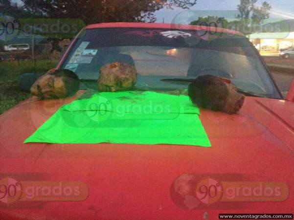 Michoacán: Con narcomensaje, dejan a tres descuartizados en vehículo, en Jacona - Foto 1 