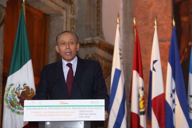 Destina ISSSTE más de tres mil millones de pesos para incentivar a los maestros 