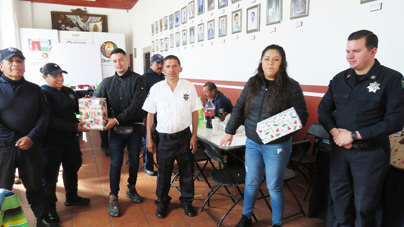 Presidente Municipal de Quiroga celebra a los policías en su día 