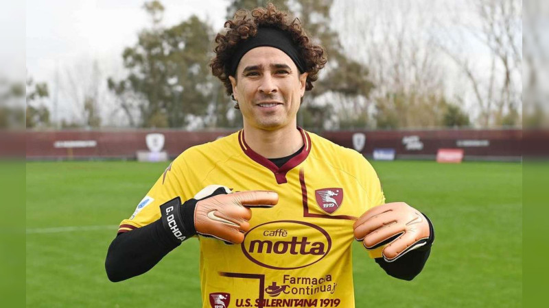 Guillermo Ochoa se presenta en el Salernitana 