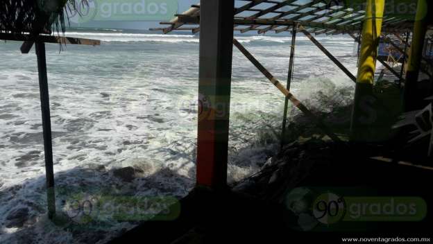 Mar de fondo continúa causando estragos en costas de Michoacán - Foto 1 