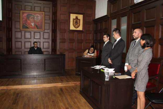 Práctica de juicio oral abarrota sala en la Facultad de Derecho de la UMSNH - Foto 0 