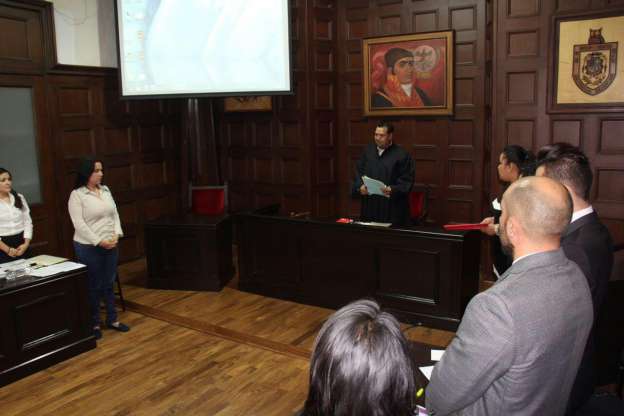 Práctica de juicio oral abarrota sala en la Facultad de Derecho de la UMSNH - Foto 1 