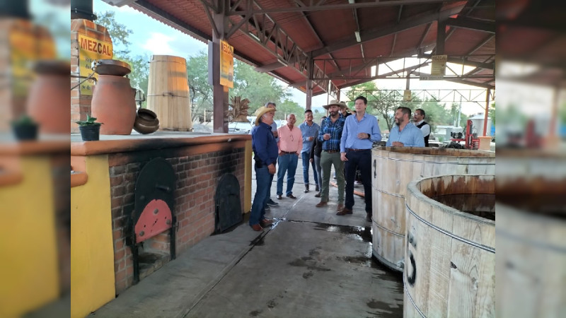 Alfonso Martínez mantiene su compromiso con productores de Morelia 