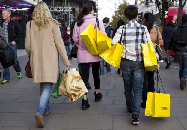 Devaluación del peso ocasiona que estadounidenses acudan de compras a México: Experto  