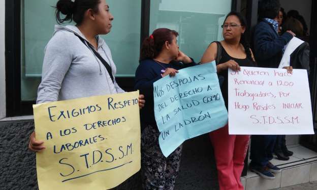 Ante despido masivo de mil 200 trabajadores de contrato, toman delegación administrativa de la SSM - Foto 0 